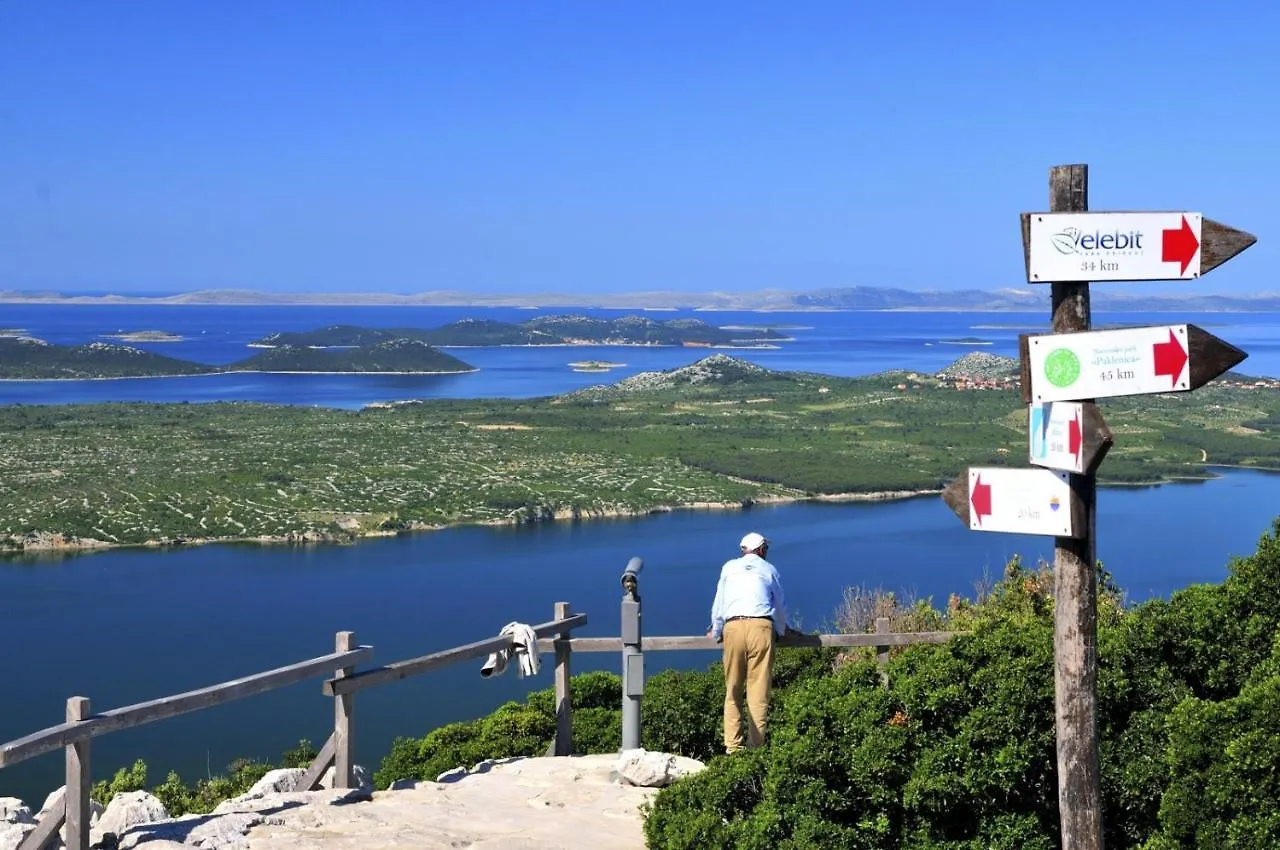 Apartment In Pakostane With Pool Access, Terrace, Air Conditioning, Wi-Fi, 3548-1 Croatia