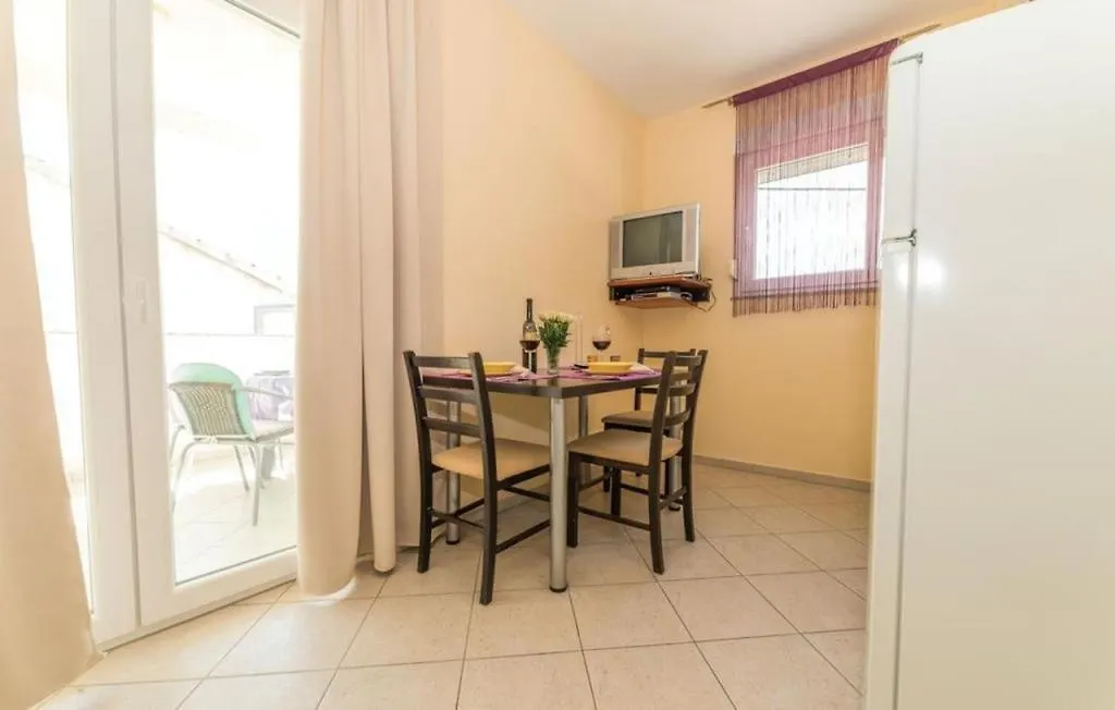 Apartment In Pakostane With Pool Access, Terrace, Air Conditioning, Wi-Fi, 3548-1
