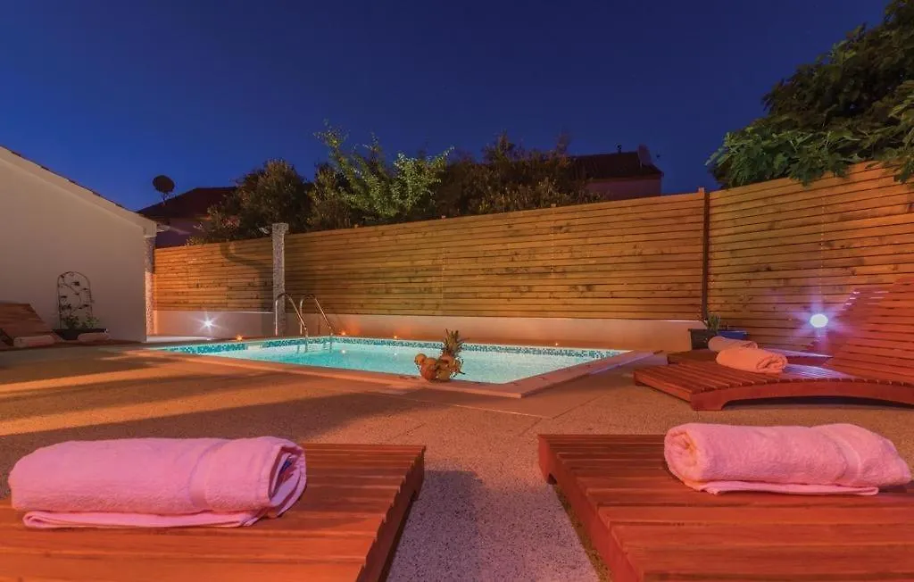 Apartment In Pakostane With Pool Access, Terrace, Air Conditioning, Wi-Fi, 3548-1