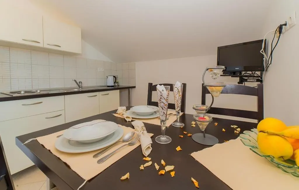 Apartment In Pakostane With Pool Access, Terrace, Air Conditioning, Wi-Fi, 3548-1