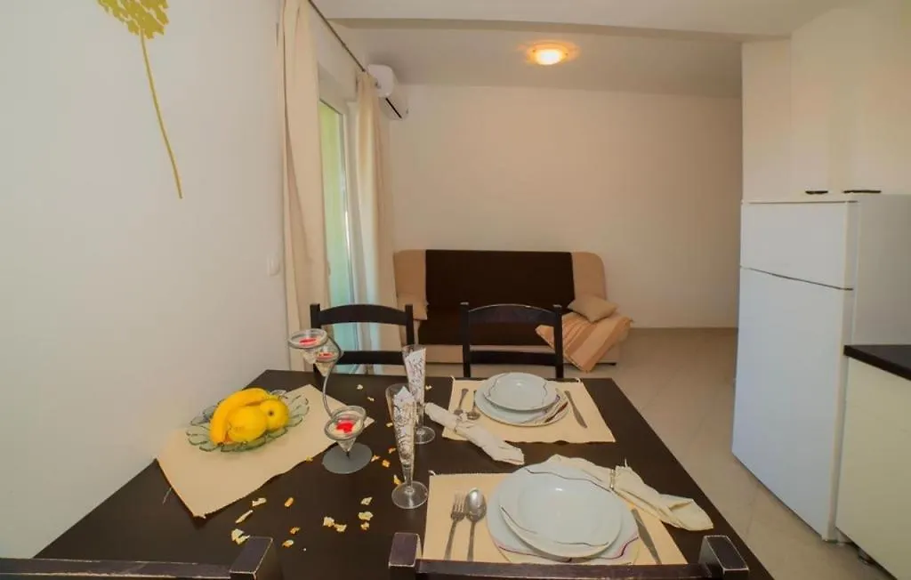Apartment In Pakostane With Pool Access, Terrace, Air Conditioning, Wi-Fi, 3548-1 0*,