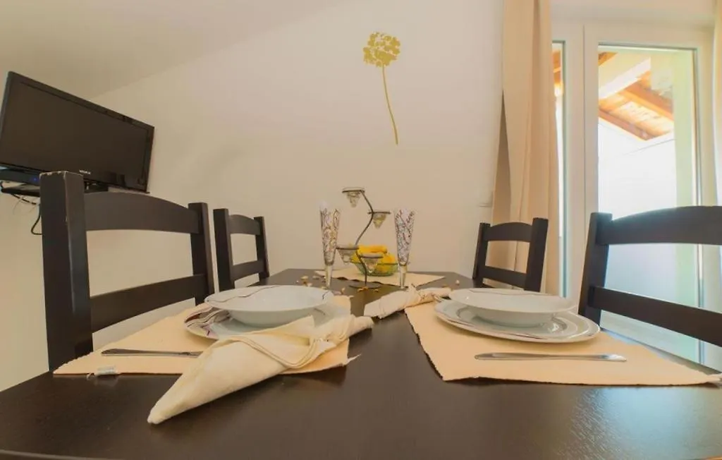 Apartment In Pakostane With Pool Access, Terrace, Air Conditioning, Wi-Fi, 3548-1
