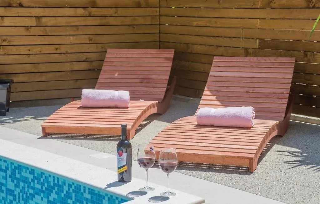 Apartment In Pakostane With Pool Access, Terrace, Air Conditioning, Wi-Fi, 3548-1