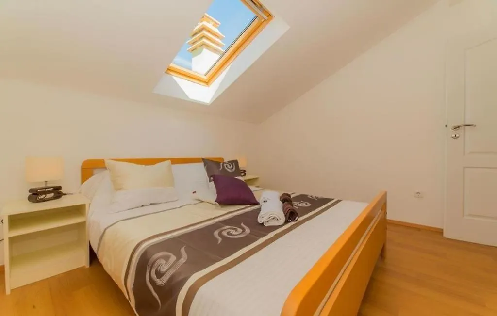 Apartment In Pakostane With Pool Access, Terrace, Air Conditioning, Wi-Fi, 3548-1