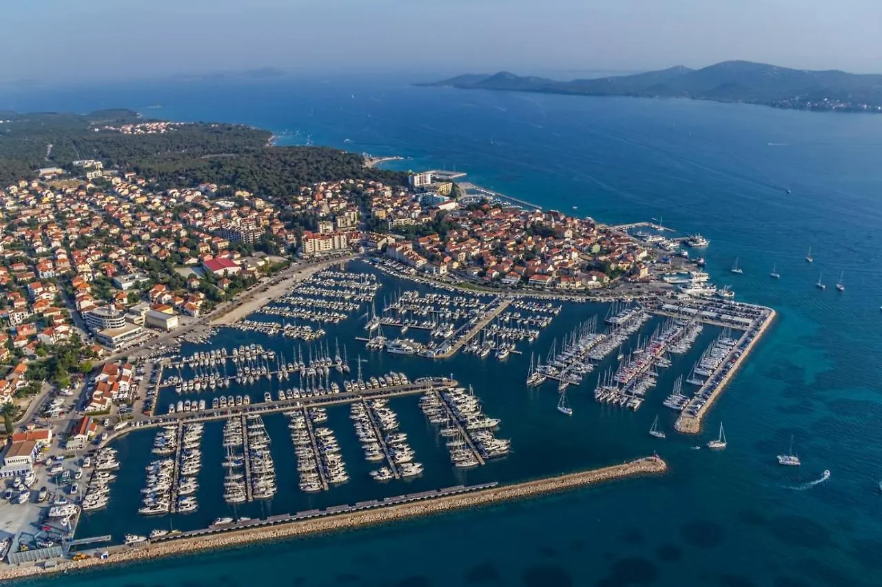 Apartment In Pakostane With Pool Access, Terrace, Air Conditioning, Wi-Fi, 3548-1 Croatia